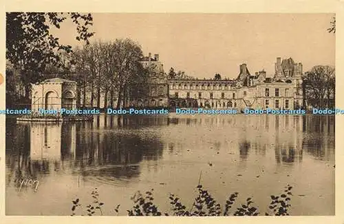 R609221 Palais de Fontainebleau L Etang aux Carpes Yvon