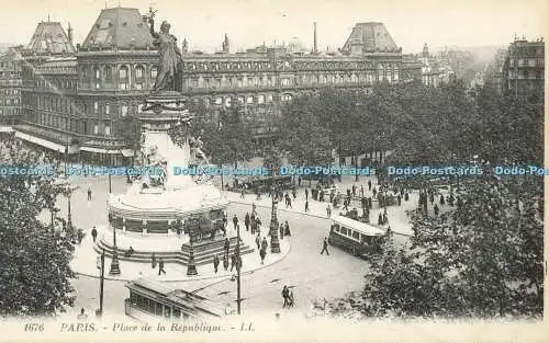 R609244 Paris Place de la Republique LL 1676 Levy et Neurdein Reunis