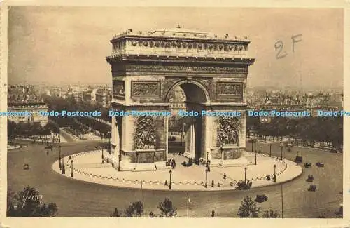 R611585 Paris Der Triumphbogen und der Place de l Etoile Der unbekannte Soldat Y