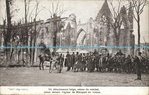 R611619 Un Detachement Belge Retour du Combat Passe Devant l Eglise de Nieuport