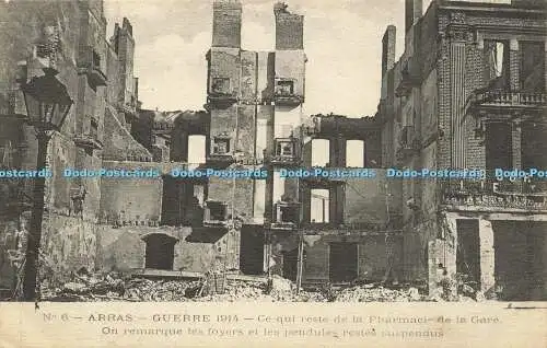 R612630 No 6 Arras Guerre 1914 On remarque les foyers et les pendules restes sus