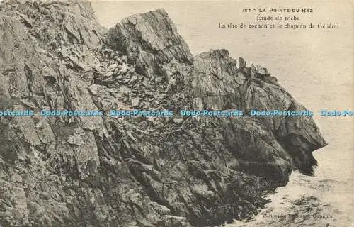 R617001 157 La Pointe du Raz Etude de roche La tete de cochon et le chapeau de G