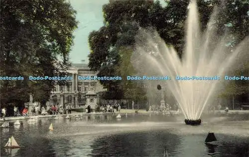 R617063 Bruxelles Brussel Brüssel Großer Brunnen in Park und Parlamentsgebäude A