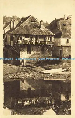 R619438 871 Montignac sur Vezere Dordogne Vieille Maison a galeries Monument his