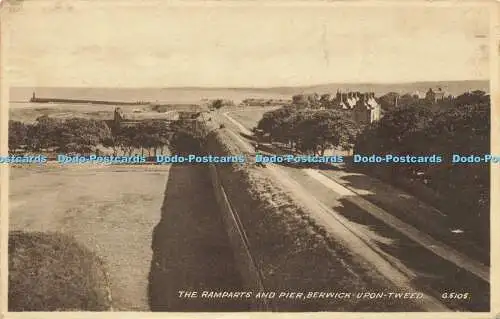 R621952 Ramparts and Pier Berwick Upon Tweed G 5105 Sepiatype Valentines 1947