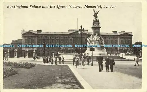 R617606 Buckingham Palace and Queen Victoria Memorial London D E and S