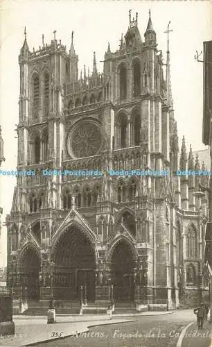 R620085 395 Amiens Facade de la Cathedrale L V und C