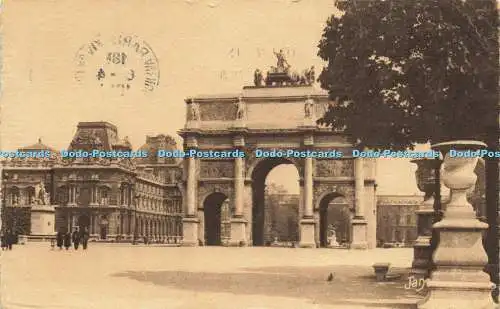 R616064 Paris Les Jardins des Tuileries et lArc de Triomphe du Carrousel La stat