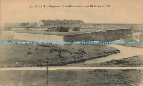 R623242 238 Calais Panorama Citadelle construite par Richelieu en 1632