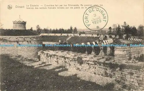 R620893 Nels Dinant La Citadelle Cimetiere fait par les Allemands Au premier pla