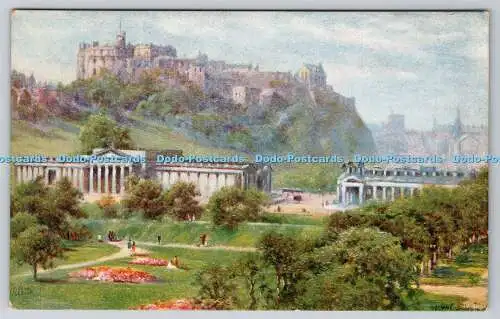 R740289 Edinburgh Castle aus dem Osten mit der National Gallery of Scotland und