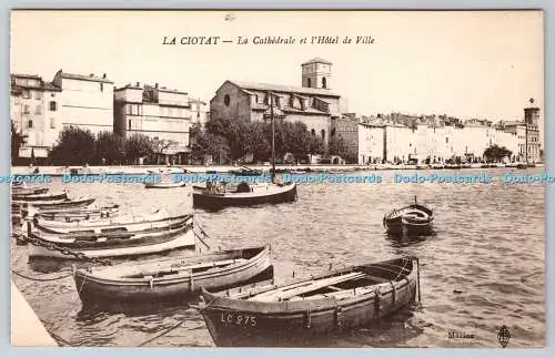 R739048 La Ciotat La Cathedrale et l Hotel de Ville E Le Deley