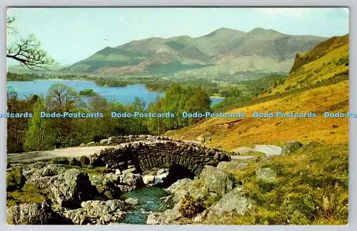 R740687 Keswick Ashness Bridge und Skiddaw Gomis Helvellyn House