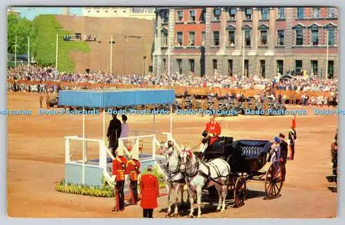 R740951 London Präsentation der Standards Horse Guards Parade E T W Dennis Scarbo