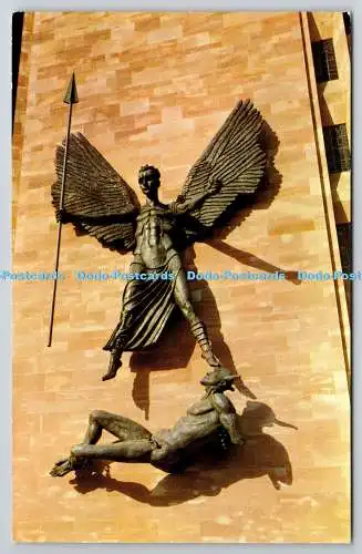 R739997 Coventry Cathedral Epstein Bronze Statue des Heiligen Michael und des Teufels Glas