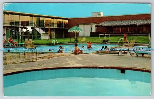 R740056 St Louis MO Holiday Inn Curteichcolor PM Stanton 1972