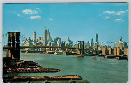 R741052 New York City Lower Manhattan Skyline zeigt Brooklyn Bridge Plastichro