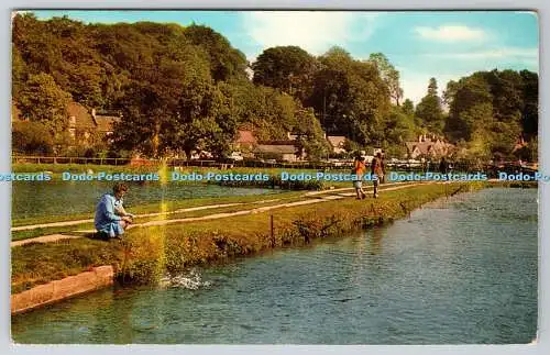 R741108 Glos Cirencester Bibury Trout Farm J Salmon Sevenoaks