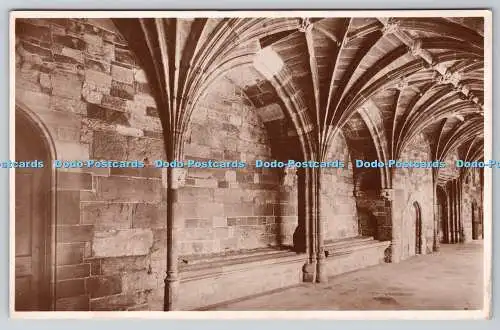 R742598 Worcester Cathedral The Cloisters Monks Toilette Das Wasser wurde f