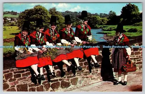 R738597 Welsh National Costumes Photo Precision St Ives Colourmaster Internation