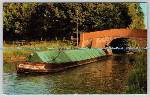 R744996 Paar Schmalboote auf dem Grand Union Canal nördlich von Bletchley J Salmo