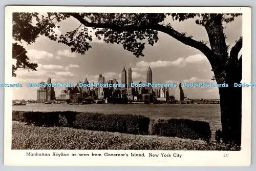 R746490 New York City Manhattan Skyline von Governor Island aus gesehen 1946 RP