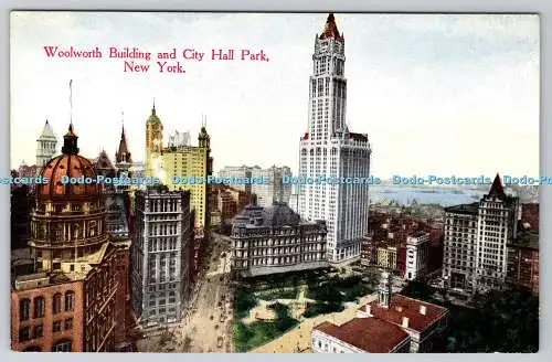 R746648 New York Woolworth Building and City Hall Park Success Postkarte