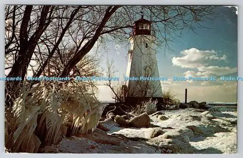 R746852 Ontario St Catharines The Port Dalhousie Lighthouse Frozen in Winter Ice