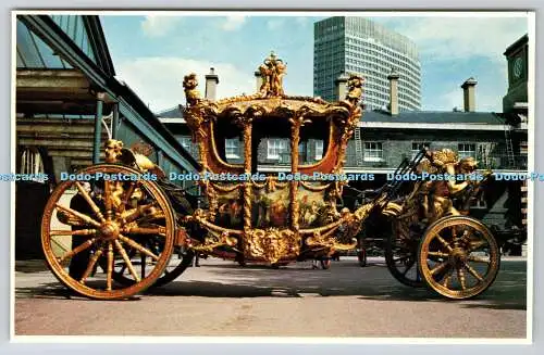 R743864 The Royal State Coach Queen and People A series of sixty prints No 2 Bri