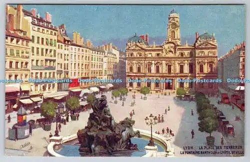 R748410 Lyon La Place des Terreaux La Fontaine Bartholdi et L Hotel de Ville Tuc