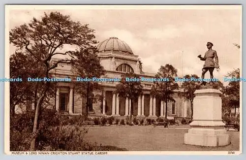 R748637 Cardiff Museum und Lord Ninian Crichton Stuart Statue