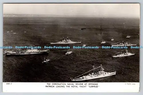 R749887 The Coronation Naval Review at Spithead Patricia führt die Royal Yacht an