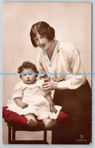 R752886 Frau mit Kindern Drehfoto British Child RP