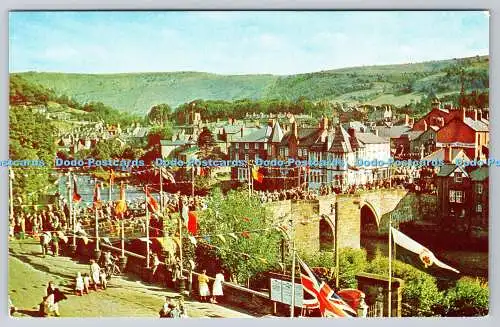R753455 Über die Brücke aus dem 14. Jahrhundert Llangollen International Musical Eisted