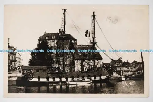 C026970 Honfleur La Lieutenance et le Vieux Bassin Lugen Le Havre