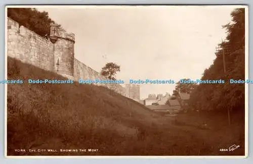 R760867 York Die Stadtmauer zeigt den Graben Walter Scott Bradford 1928