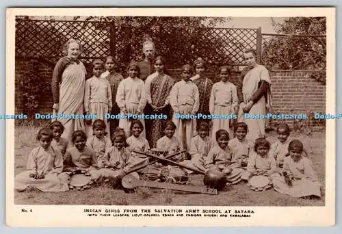 R762185 Indianermädchen aus der Heilsarmeeschule in Satara