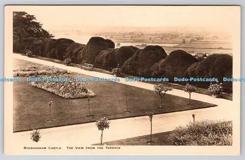 R761531 Rockingham Castle Der Blick von der Terrasse Landleben