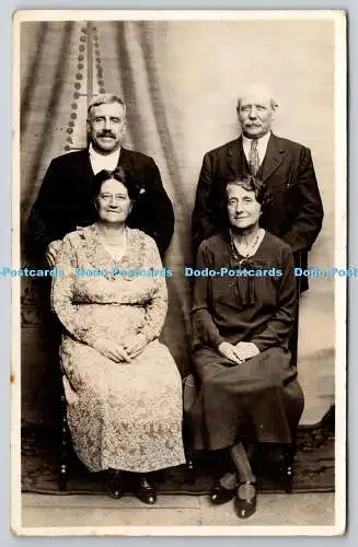 R758542 Portrait-Postkarte Zwei Frauen und zwei Männer
