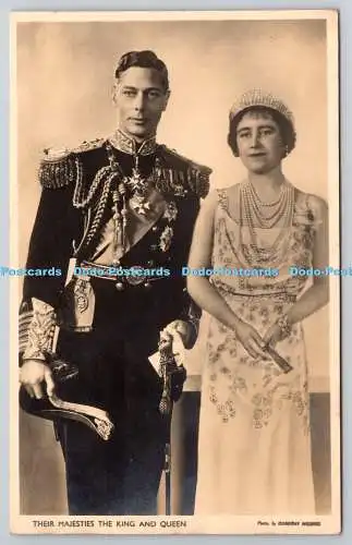 R758744 Their Majesties the King and Queen Medici Society Ltd