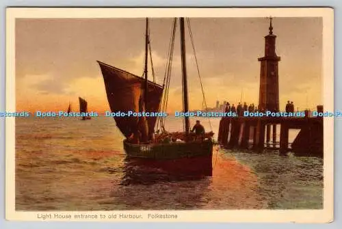 R759699 Folkestone Light House Eingang zum Old Harbour Emporium Tontine Street