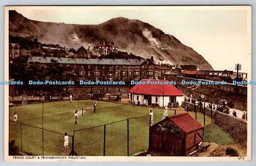 R763705 Tennisplatz und Penmaenmawr Berg