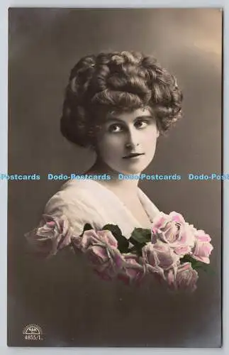 R764453 Frau mit Rosen 1912 Postkarte