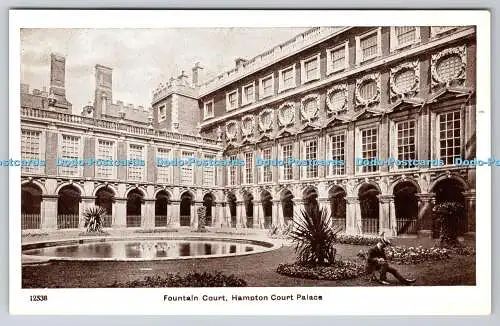 R766830 Hampton Court Palace Fountain Court Gale and Polden Ltd