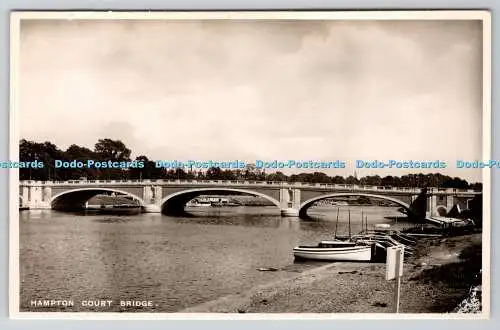 R767100 Hampton Court Bridge J und S Gy T auf T