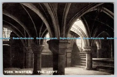 R768651 York Minster The Crypt T T und S Queen Serie