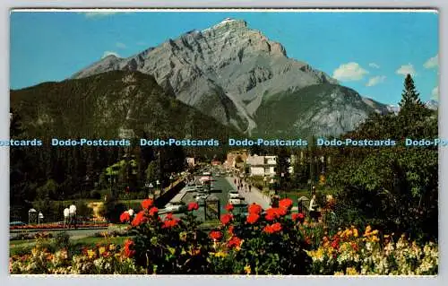 R770460 Kanadische Rockies Banff Main Street und Cascade Mountain aus der