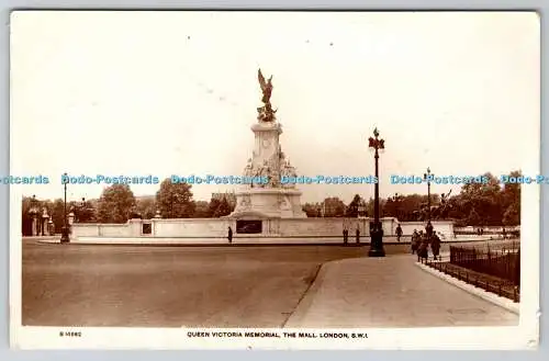 R770698 London The Mall Queen Victoria Memorial W H S Kingsway Echt Foto Serie