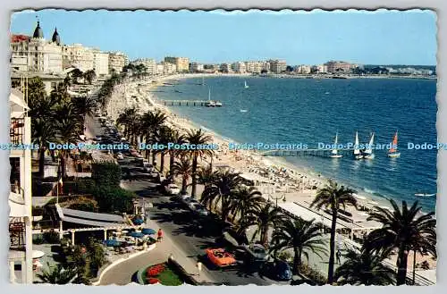 R770824 Cannes Le Boulevard et la Plage de la Croisette a Gauche le Carlton Rell