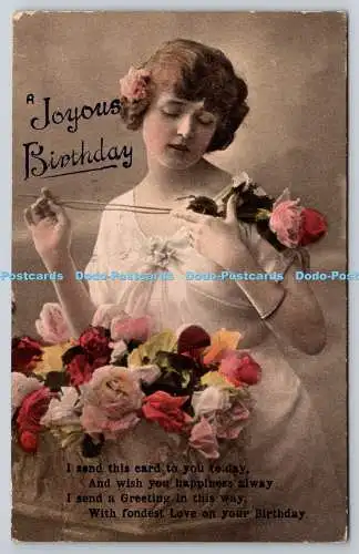 R773109 Joyous Birthday Woman Korb mit Blumen